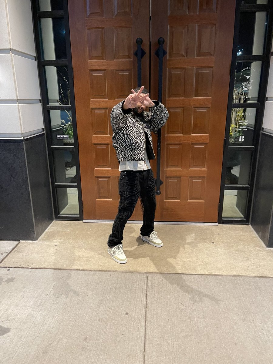 Model_Kid_'s tweet photo. @LouisVuitton 
@honorthegiftco 
@valabasas https://t.co/k58QU8HAIr