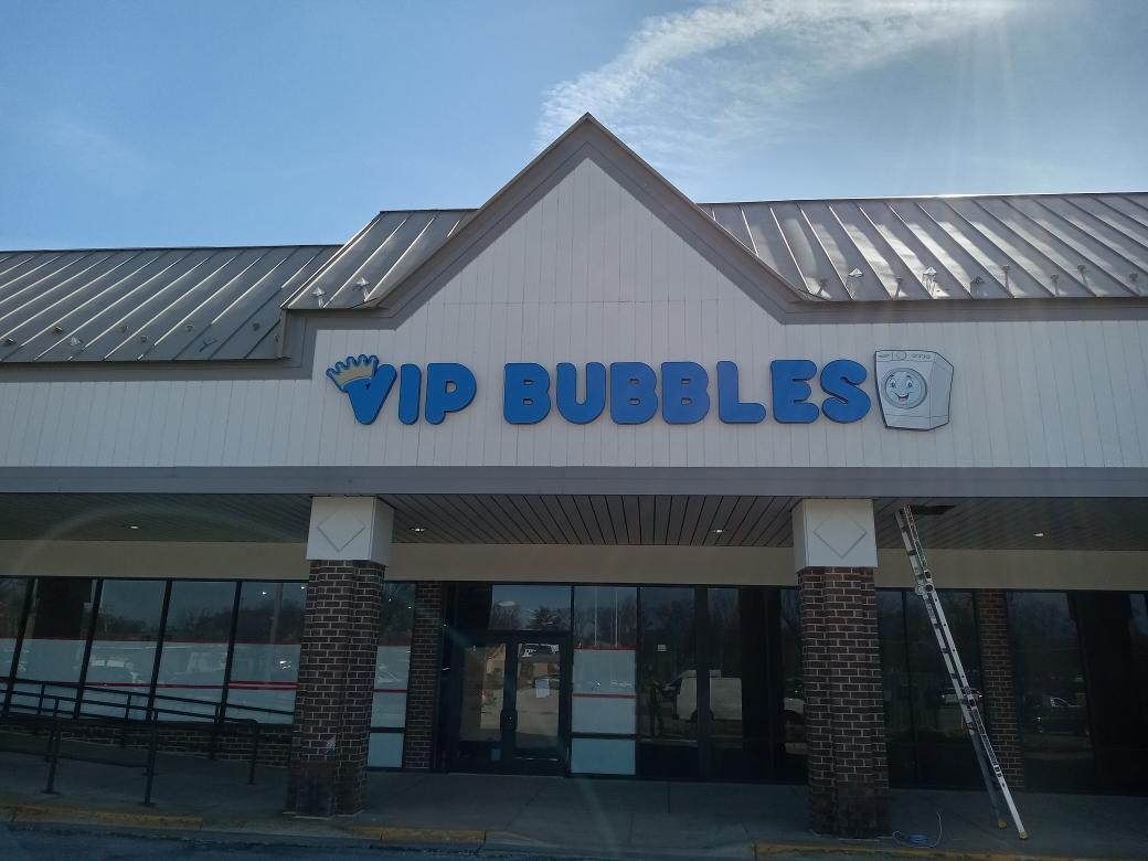 CreatEdgeSigns's tweet photo. VIP Bubbles is a newly opened laundromat chain in Lanham, and the CESG crew were on-site having installed a brand new set of channel letters for the company! https://t.co/ugJ43JCHbO... #maryland #lanham #signage #channelletters https://t.co/WES2OFkDKc