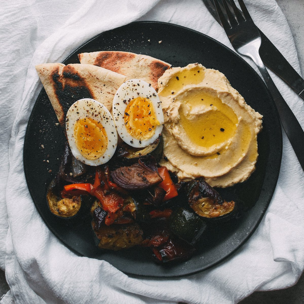 andyskitchn's tweet photo. Hummus for breakfast? Yes please. 

#Cook #Chef #FoodBlog #Food #Hummus #MediterraneanDiet https://t.co/aQKLQkmul8