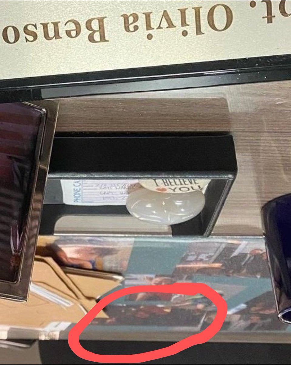 ire_svu_oc_eo's tweet photo. They 100% said there Ain't know why they will see that. I and some one out there said let me just flip this blurry ass picture upside down. Lmao #wefoundit #EO https://t.co/JNUeT3N5jr