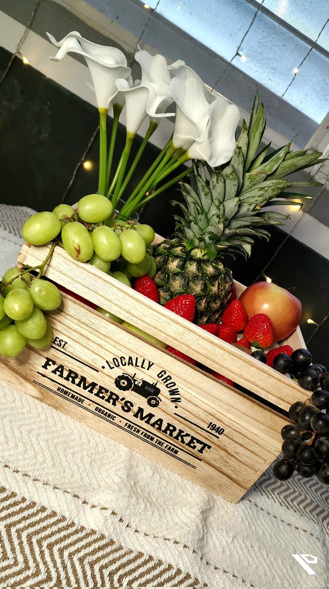 design_pac's tweet photo. Hello #designers!! Here, we show you another one of our fruit baskets that we make and have made. This was done on behalf of @Sacharyandrade  and @JoseCruzArcelay  for Sandra Colon Irizarry. It included a personalized card with a special message. 1/3 https://t.co/3s0hmucDrb