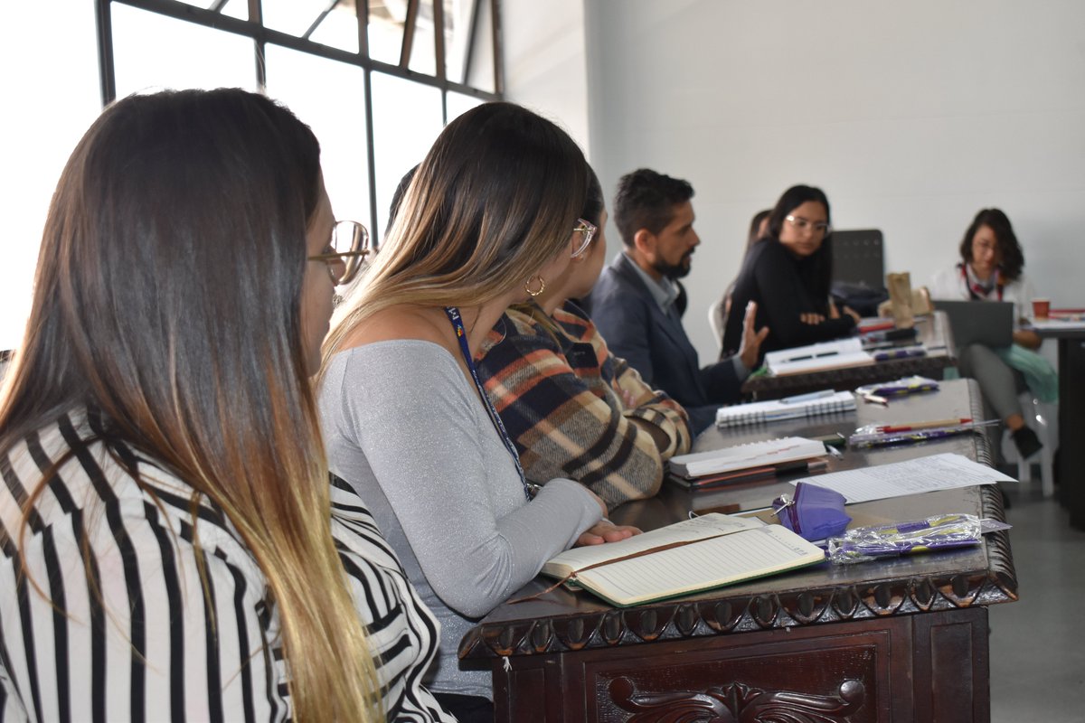Fusoan's tweet photo. Hoy conversamos sobre #EconomíaDelCuidado con @MujeresAnt 🗣️
Reflexionamos sobre la importancia que tiene el trabajo de cuidado (en su mayoría ejercido por mujeres) para el sostenimiento de la vida, la economía y el tejido social.

¿Qué papel juega la #EconomíaSolidaria allí? 👇 https://t.co/5aCtT5opVj