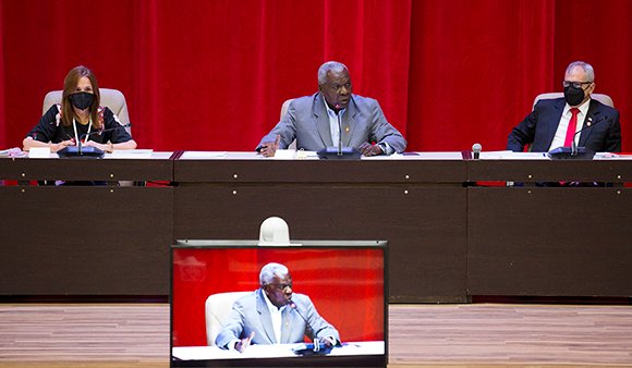 La recién constituida Asamblea Nacional del Poder Popular en su X Legislatura ratificó en su cargo como presidente  de la ANPP y del Consejo de Estado a Juan Esteban Lazo Hernández, al  obtener 443 votos positivos, los que representan el 96.1%. #AsambleaDelPueblo #Cuba <a href="/lidiav67/">Lidia Viamonte Alfon</a>