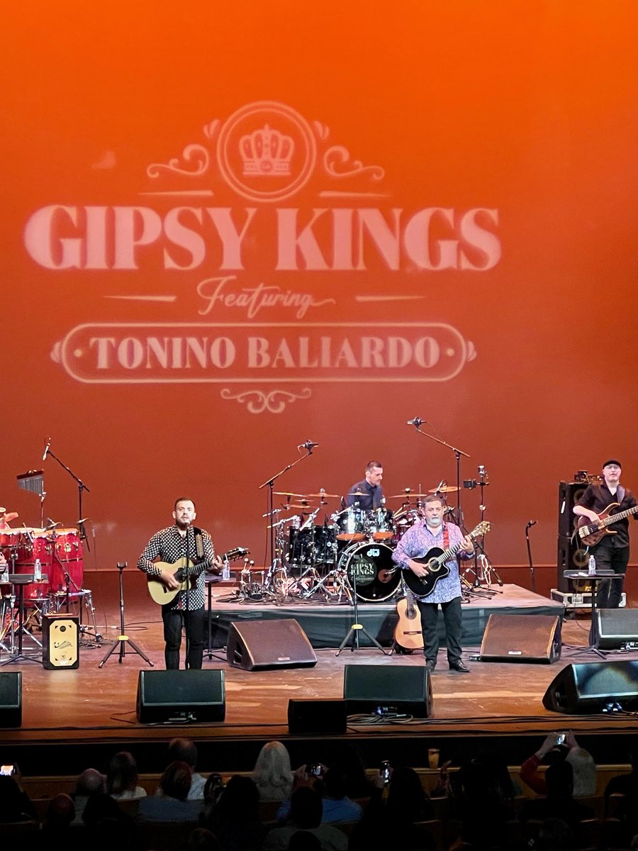gipsykings's tweet photo. Some photos of the first 4 Gipsy Kings feat. Tonino Baliardo concerts of the Renaissance tour all sold out! 

The Renaissance Tour continues, this week April 20 San Diego, 21 San Jose, 23 Seattle. Thank You 📷📷 #Denver #Albuquerque #Phoenix #Thousandoaks https://t.co/wJAnBn0nJD
