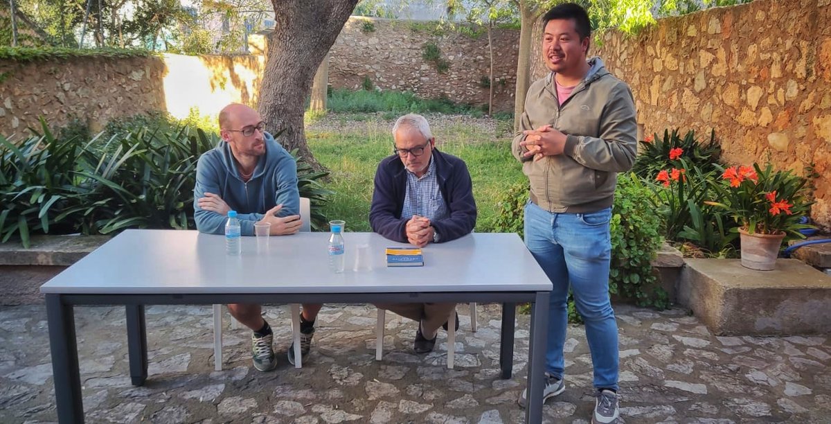 BibliSonServera's tweet photo. Algunes imatges de la presentació avui, a #SonServera, de #Minyan #Germanet #Hermanito.
@fafangdong
@Jadriang 
Amets Arzallus
#SantJordi2023 https://t.co/SZmE5WP4ES