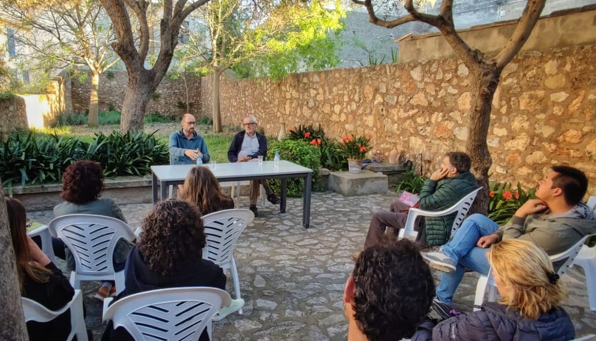 BibliSonServera's tweet photo. Algunes imatges de la presentació avui, a #SonServera, de #Minyan #Germanet #Hermanito.
@fafangdong
@Jadriang 
Amets Arzallus
#SantJordi2023 https://t.co/SZmE5WP4ES