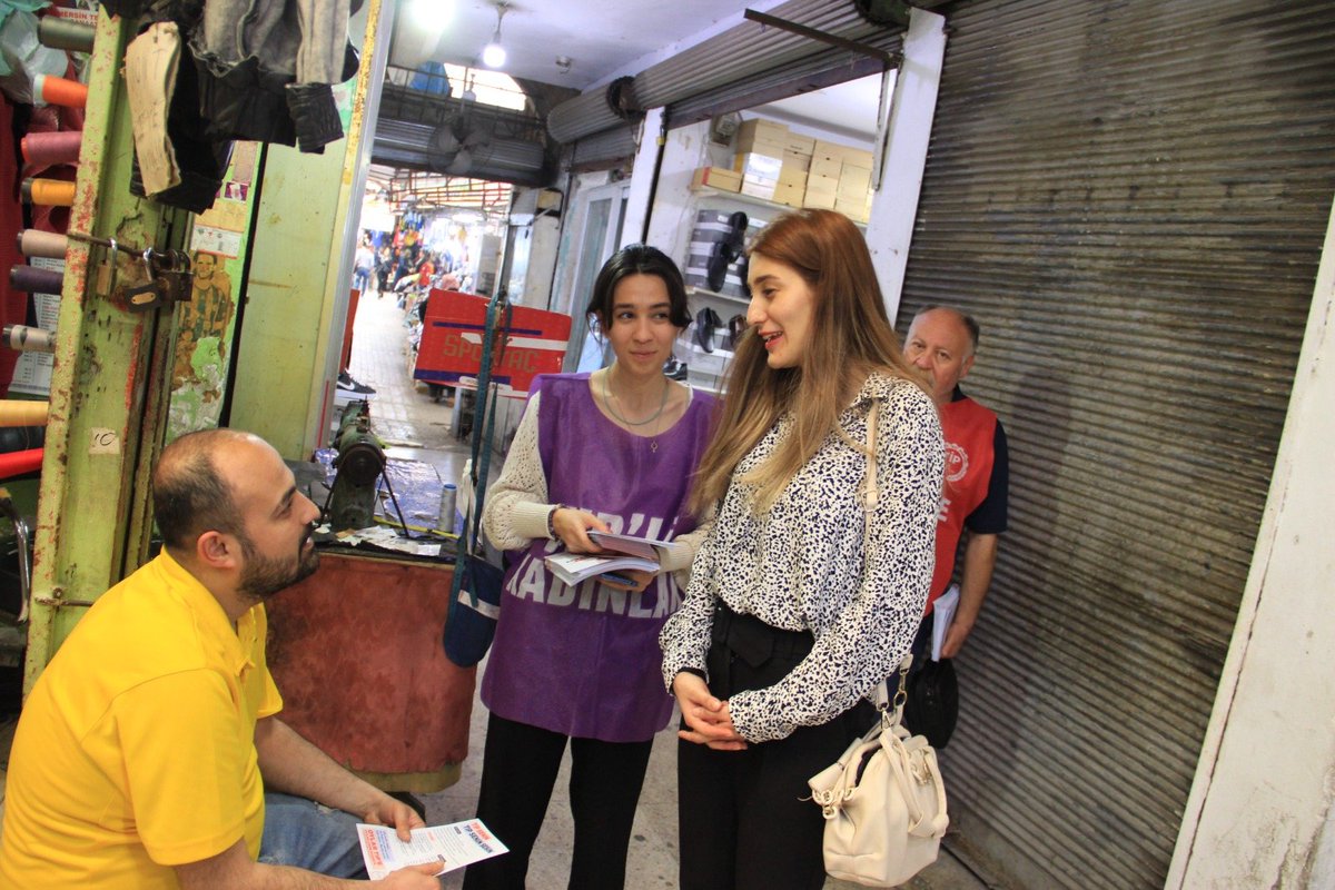 silanekinciii's tweet photo. Sefalet ücretleriyle aç bırakılan, zamlarla cebindeki parası çalınan tek bir emekçi kalmayana dek mücadeleye devam!
#TipSenin #tipbenim #mersin #tipsensin #tbmm #14mayıs #mersintip #MersinSenin #MeclisSenin https://t.co/4BcfBGG35c
