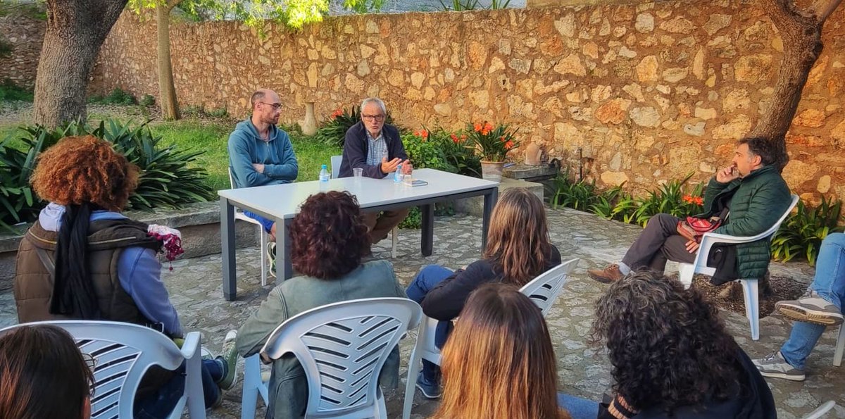 BibliSonServera's tweet photo. Algunes imatges de la presentació avui, a #SonServera, de #Minyan #Germanet #Hermanito.
@fafangdong
@Jadriang 
Amets Arzallus
#SantJordi2023 https://t.co/SZmE5WP4ES