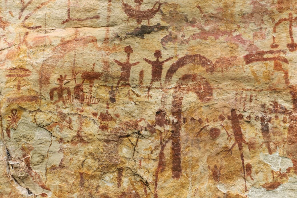 SÍTIO ARQUEOLÓGICO. Este é o sítio arqueológico Caititu, localizado em Lajeado, região central do Tocantins. São 50 metros de comprimento, 6 metros de altura e 1500 pinturas rupestres, uma forma de comunicação usada por antigas sociedades. A datação do sítio ainda é desconhecida.