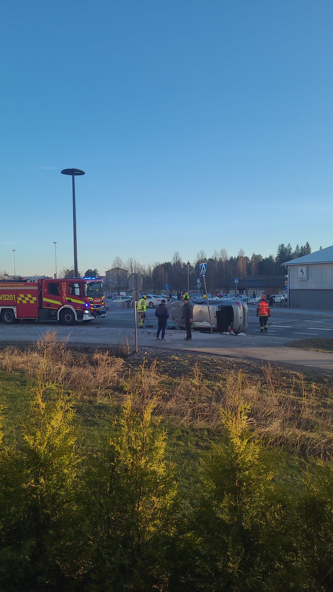 Car with a Russian plates just rolled infront of my home,driver fled the scene.🙈