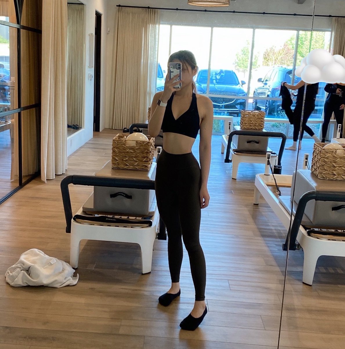 bunahri's tweet photo. i almost never wear all black https://t.co/JlqnU75A1s