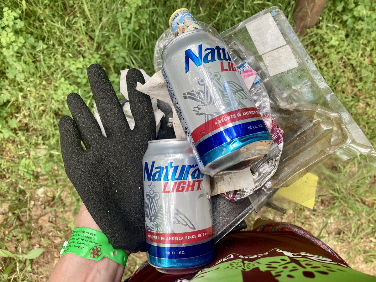 K2Runs's tweet photo. Why I shouldn’t try to go on a walk without a bag for litter. Also, when the beer is so bad that you pick up full cans on the side of the park road! 

#DMWTTO #TrashTag
#BeautifyTexas #HappyToHelp #GoVolunteer #CleanYOURBlock #DoBeautifulThings https://t.co/v7RukClDs5