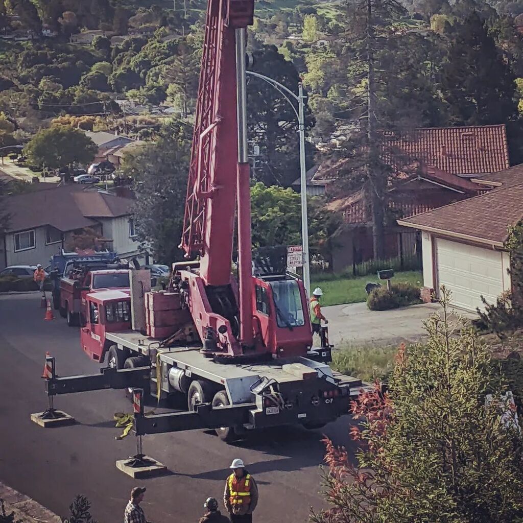 iamnotlefthandd's tweet photo. PG&amp;E are doing their best to stop us recording today by cutting the power to our block. Little do they know, our studio runs on solar + backup battery :-) Maybe we should serenade them while they work? https://t.co/yExZbdB2Tr