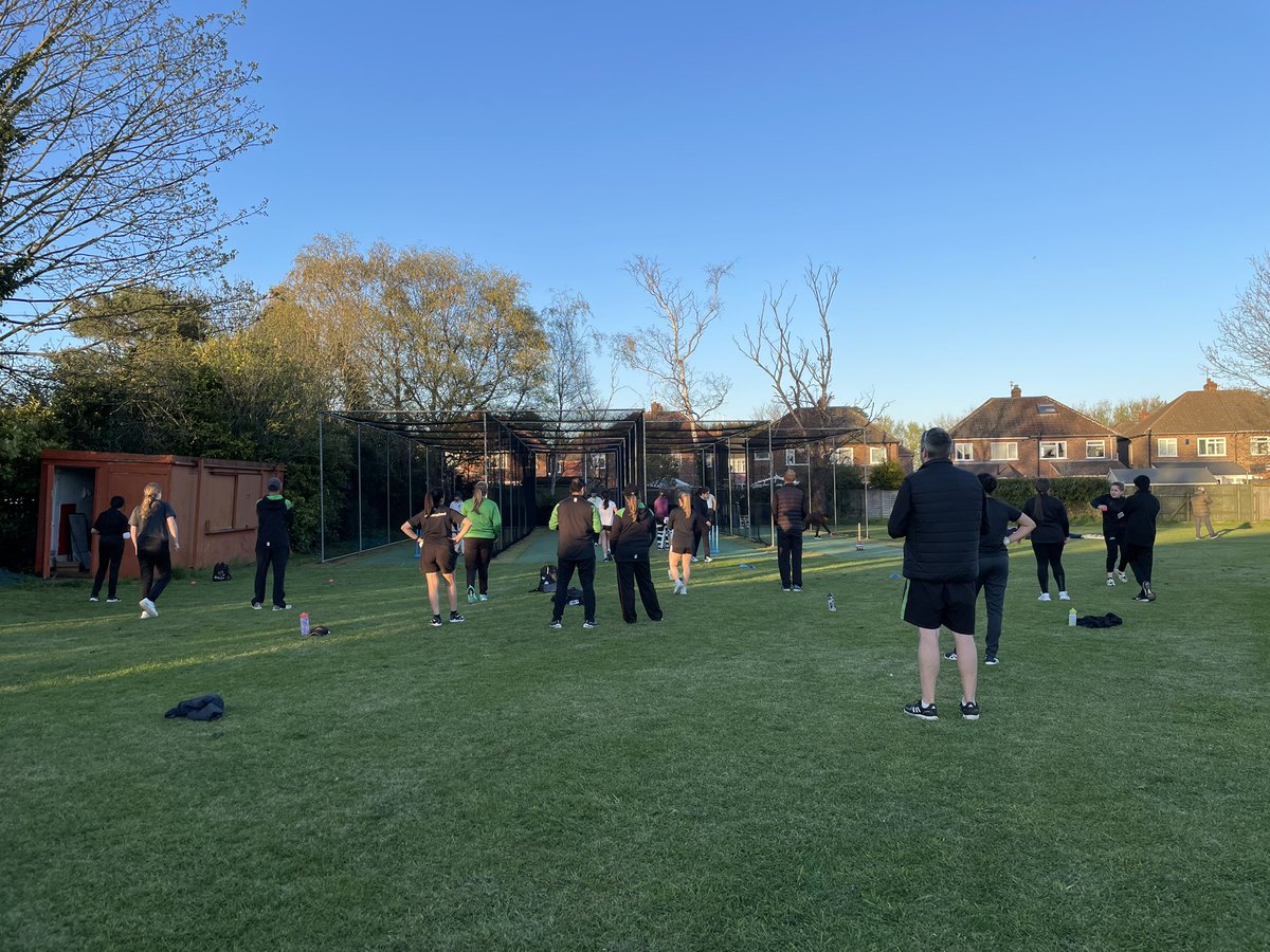 🏏WOMEN AND U18 Girls Training 

📆 19th April 
📍 @LboroTownCC 
⌚️ 6:30-8pm

✳️ Warm up 
✳️ Fielding circuits 
✳️ Nets

#LCCCWomen | #LCCCGirls | #HerGameToo