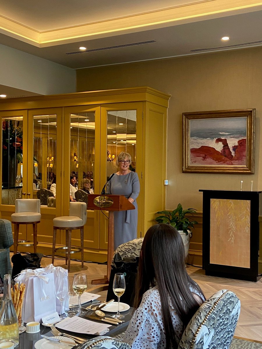ALGoodbody's tweet photo. Sheena Doggett, Partner, opens the evening's discussions. 'As women in leadership, we've a unique and important responsibility not just to lead by example, but to drive long-term positive and sustainable change'. #TheGlossALG23 #womeninleadership @MerrionHotel @TheGlossMag https://t.co/LlzqwE7Nqy