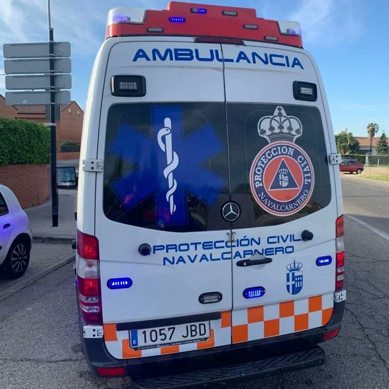 Durante la guardia de hoy recibimos aviso de <a href="/Navalpolicia/">Policía Local Navalcarnero</a> por acc. tráfico en la entrada al municipio por la M404. Valoramos a una mujer y trasladamos al #HRJC.
Posteriormente recibimos aviso de #Summa112 para valoración y traslado de mujer en domicilio al #HRJC.
#ASEM112