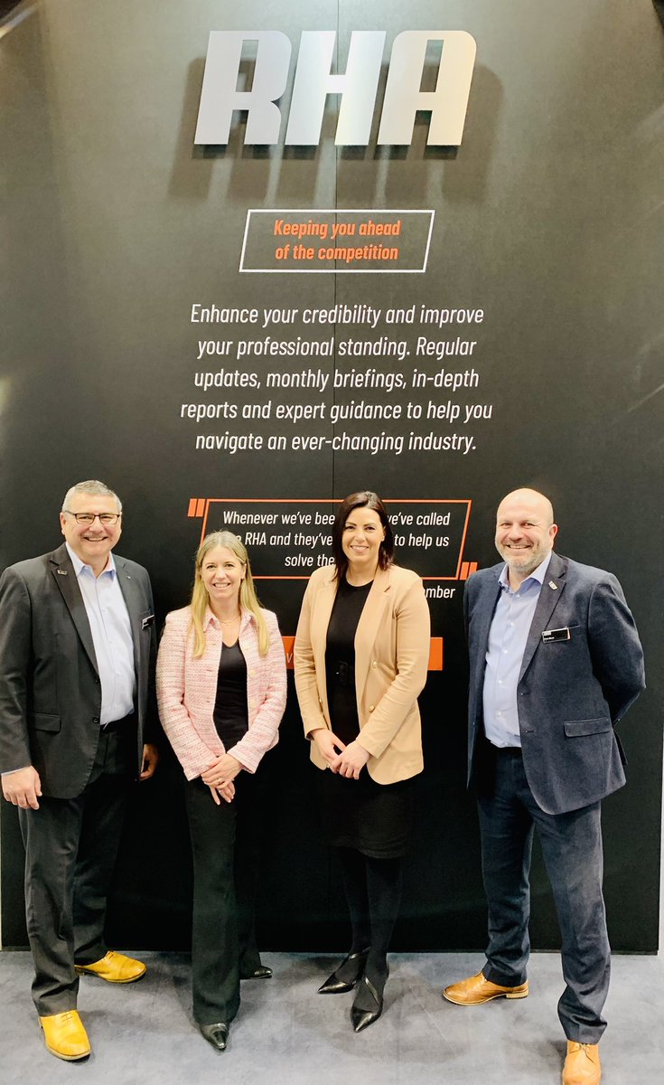 Good to catch up with Pete Short, @MDean04, @RWUK01 @cradleysaddler and @39lwhite today at the fab @RHANews stand at the @TheCVShow .  #cvshow #cvshow23 #cvshow2023 #hgv #tradeassociation