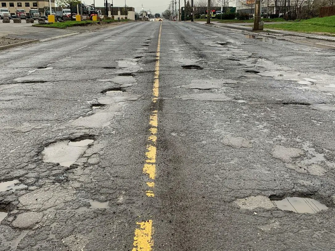 Just 2 days left for Ontarians to vote in the annual CAA Worst Roads campaign, @CAASCO continues to call on motorists, cyclists and pedestrians to nominate their worst road. #ONWorstRoads