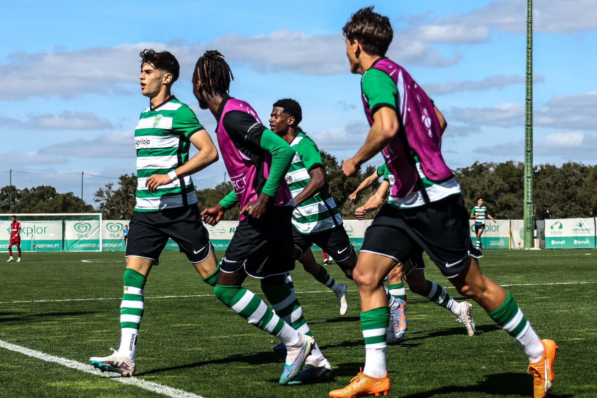 Sporting_CPAdep's tweet photo. SPORTING CP 🆚 AZ ALKMAAR (U19)

⚽️ Meias finais @UEFAYouthLeague.
📺 Sporting TV ⏰ 🇵🇹-12:00 🇨🇭-13:00

Para todos os Leões ou Portugueses na Suíça, que possam ir ao Stade de Genève, fica aqui informação oficial de bilhetes 👉🏼 https://t.co/hMFLJdog7v https://t.co/ZnDFSpXG2b