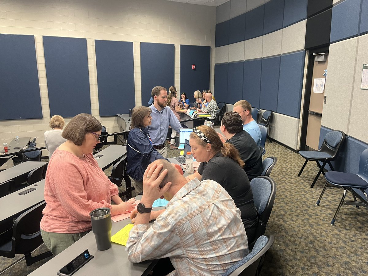 Great discussions happening in PD today at <a href="/James_Clemens/">James Clemens</a> as teachers reflect on their learning this year! PD this year was based on <a href="/robertjmarzano/">Robert J. Marzano</a>’s The New Art and Science of Teaching. #flightschool <a href="/KristiCombs15/">Kristi Combs</a>