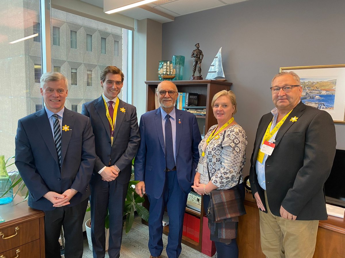 ccs_advocacy's tweet photo. We thank @SenatorRavalia for meeting with our volunteers. These conversations about improving cancer care are vital for all Canadians who’ve been impacted by cancer. https://t.co/dgisl9ZaMg