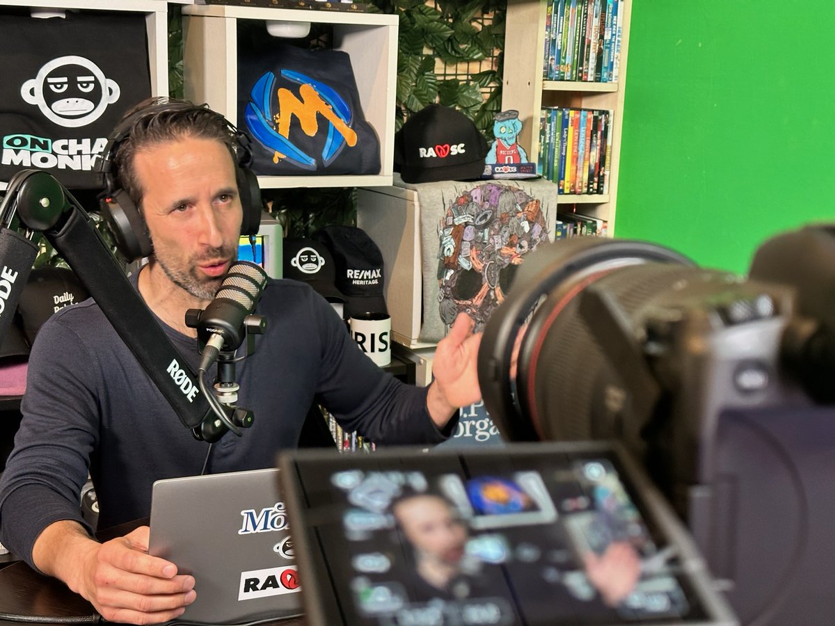 Some #BehindTheScenes from today's epic episode with <a href="/willweinraub/">Will Weinraub ⚡️👾☕</a> ! <a href="/Cryptoys/">Cryptoys ⚡️👾</a> <a href="/OnChainStudios/">OnChain Studios</a> <a href="/craigoshrin/">CRAIGO!🎙</a> 

📺youtube.com/live/B6Zem5BIE…