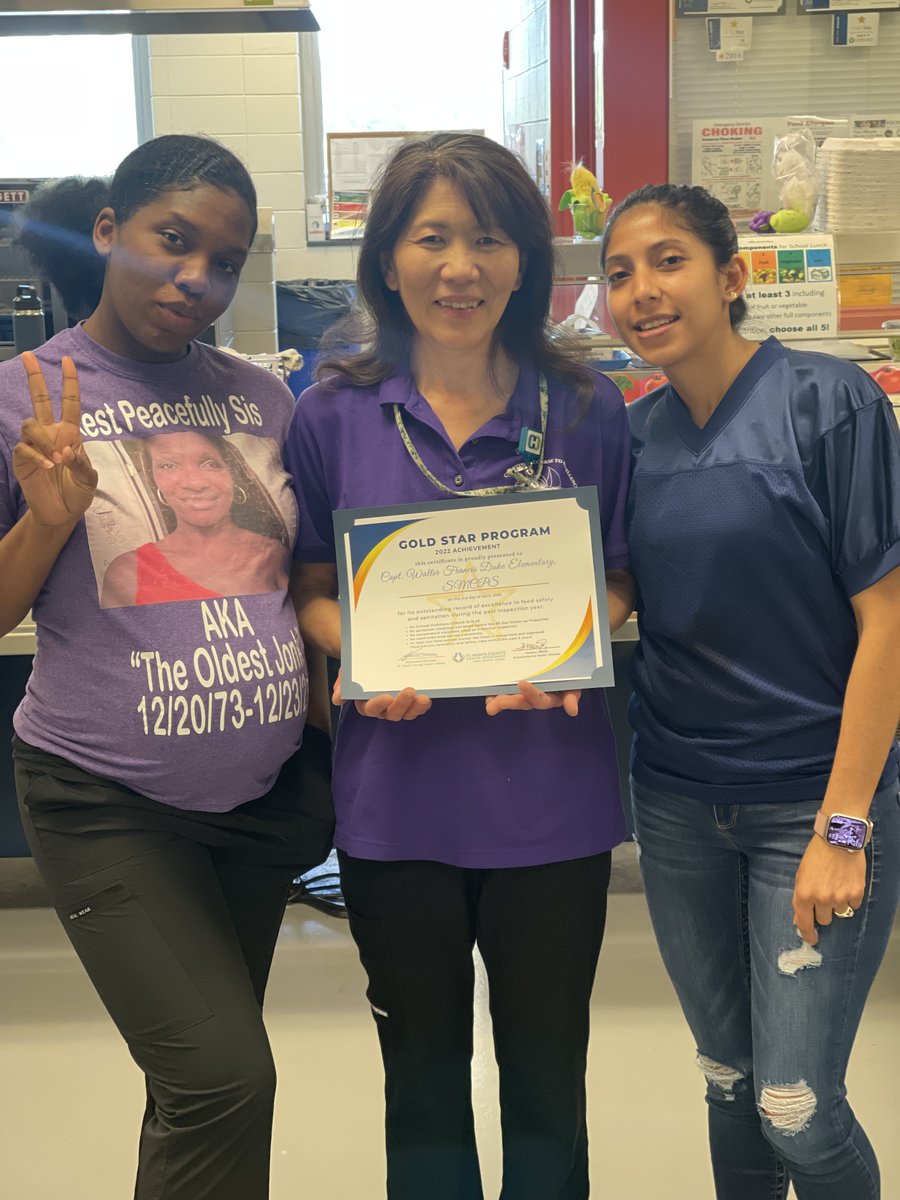 CWFDES_smcps's tweet photo. Duke Elementary has an outstanding kitchen with Keiko Seidenberger and her staff earning the Gold Star for excellence. Congratulations! #CWFDES https://t.co/M89dVJDotf