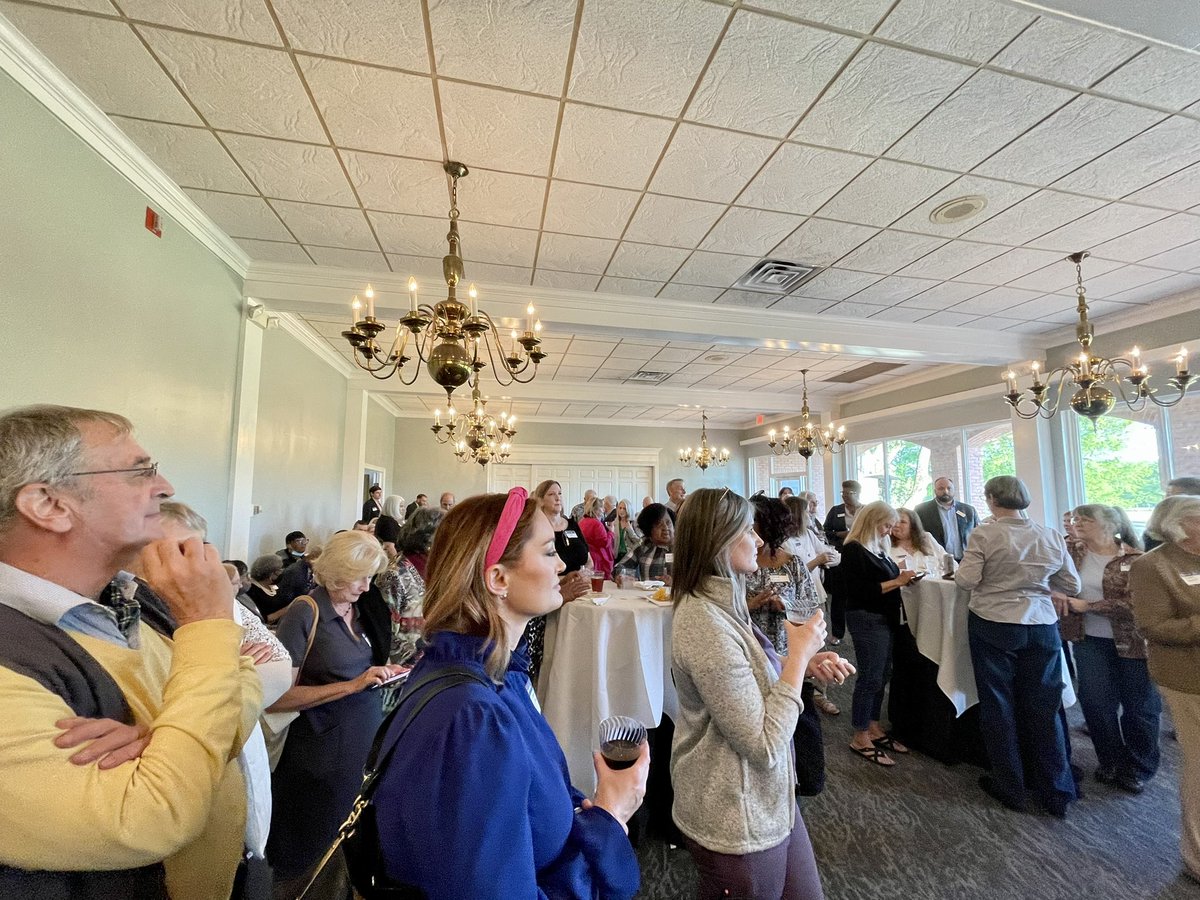 HanuKarlapalem's tweet photo. Full house. Great turnout. Great speech and Q & A by Sen. @DougJones It was an honor to meet and listen to such an honorable former U.S. Senator this evening in Huntsville, Alabama yesterday. #OneAlabama https://t.co/qRd7TwcXyn