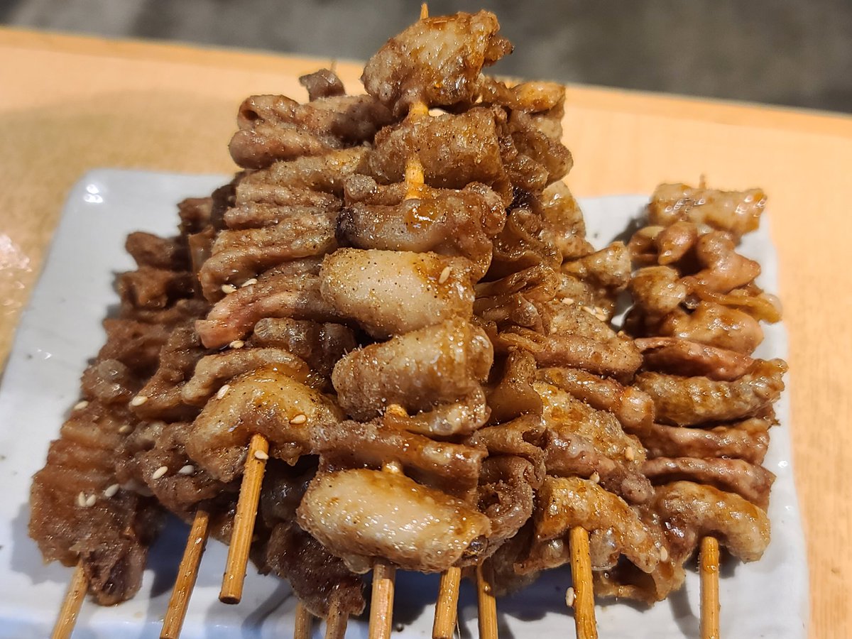 megakaanel's tweet photo. 半年ぶりの大ちゃんとお仕事を兼ねて晩飯会
アキバの新時代へ
大ちゃんヘベレケw
送り届けて、ゆなドワンに会い　にアキバギルドへ
MIXもNLHも普段やらない+レイトでほぼワンハンw
アフターはイライジャ氏と初の箱庭へ
仁さんも加わって大騒ぎ😆

#新時代
#AkibaGuild
#MIX
#NLH https://t.co/hjp4mzV5s7