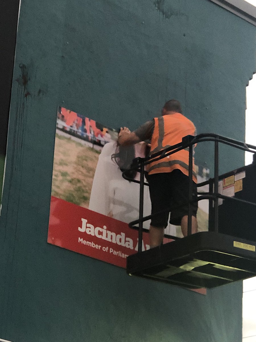 PaulaLorgelly's tweet photo. 😢 Jacinda Arden is no more. 😢 
Crew removing her electoral office billboard this morning #jacindaarden #morningside #mtalbert https://t.co/xcAurrLS2n