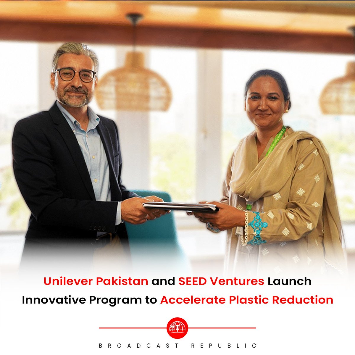 Unilever Pakistan and SEED Ventures have launched an innovative program, 'Accelerating Plastic Reduction', aimed at reducing plastic waste and promoting sustainable practices in Pakistan. 

#BroadcastRepublic #UnileverPakistan #SEEDVentures #AcceleratingPlasticReduction