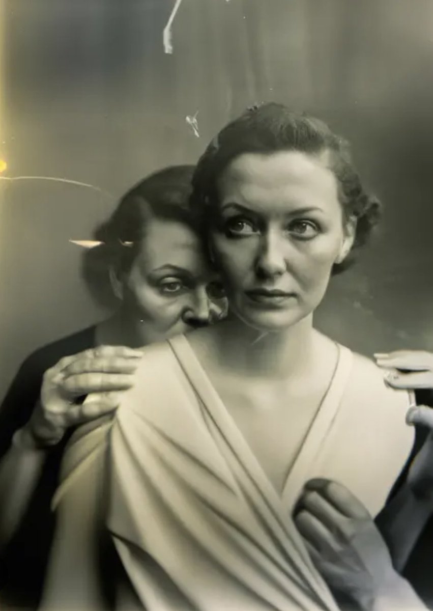 Boris Eldagsen rejects photo prize after AI-generated image wins Sony World Photography award 😳

What do you think about it, guys? 

amp.theguardian.com/artanddesign/2…