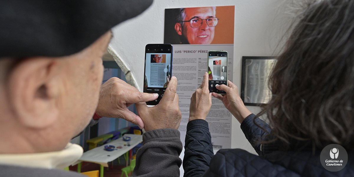 IdCanelones's tweet photo. 🟡En el parque Roosevelt se realizó un homenaje al sacerdote jesuita Luis "Perico" Pérez Aguirre, en el marco de un nuevo aniversario de su natalicio, organizado por la Intendencia de #Canelones, la Red de Amigos de Pérez Aguirre y el Municipio de Paso Carrasco.

🗞️Nota ➡️ https://t.co/tRCKpjXS0l