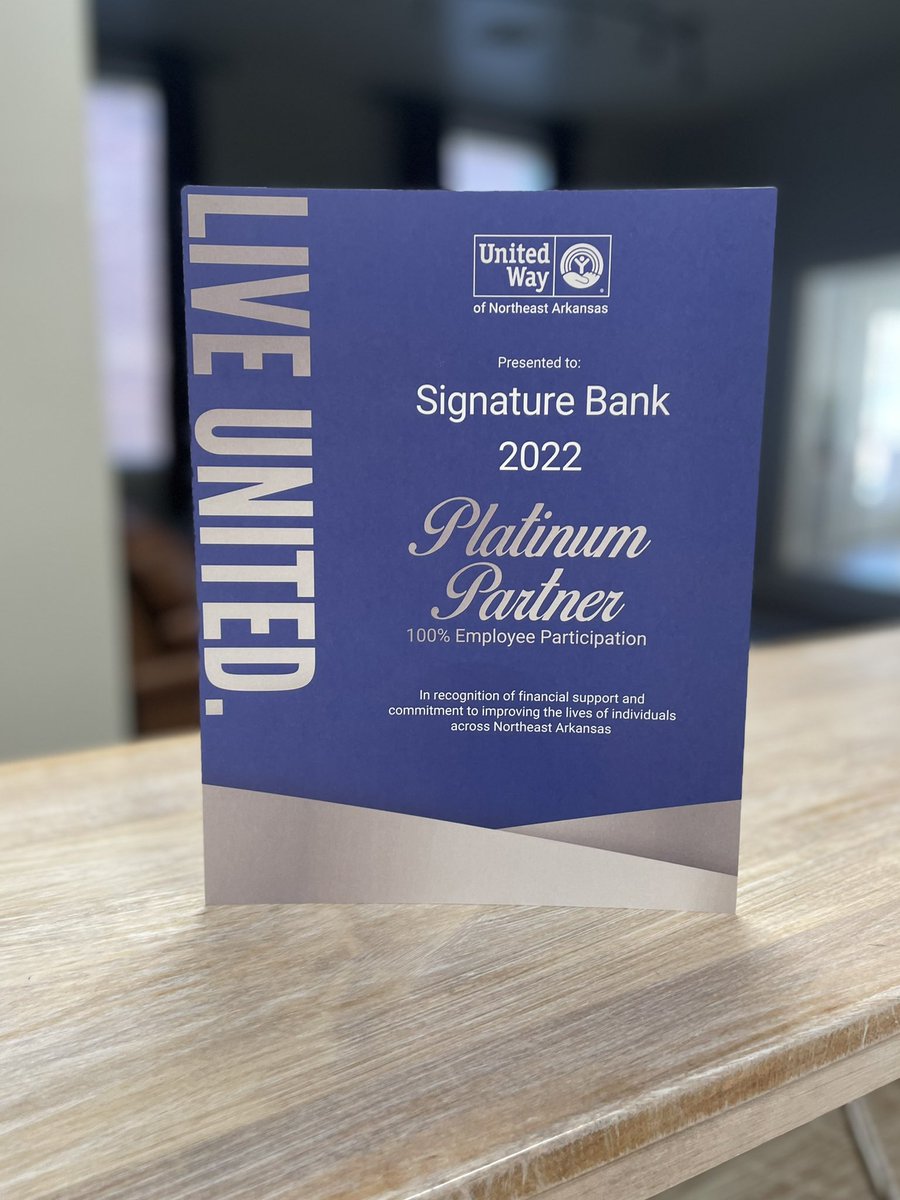 allisoncmunn's tweet photo. - our @SignatureBank team had a great visit w/ @unitedwaynea today! We love UW &amp; we’re proud to have had 100% participation from our staff in their annual giving campaign. 

Everyone either elected for payroll deductions or made a one-time gift - making us Platinum Partners 🤝🏼 https://t.co/61ZpvCxt2Y