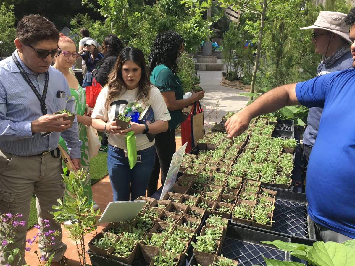 HPARD's tweet photo. More sights from today's #EarthDayHTX festivities at City Hall!  

In our opinion, this was a very successful event that highlighted the ways every City of Houston department is working to make Houston a more sustainable and resilient city!

@houmayor @MayorsEvents 

#❤️OurParks https://t.co/ckjrIIwSO5