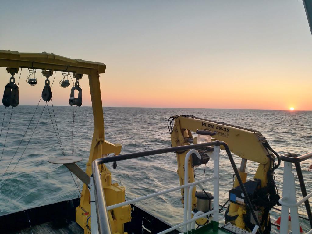 Michiel Perneel (@michielperneel) on Twitter photo Sampling a turbulent North Sea for plankton and climate research! #vrtweer <a href="/VLIZnews/">Flanders Marine Institute - VLIZ</a> <a href="/ICOS_RI/">ICOS RI</a> <a href="/LifewatchBE/">LifeWatch Belgium</a> Sampling a turbulent North Sea for plankton and climate research! #vrtweer <a href="/VLIZnews/">Flanders Marine Institute - VLIZ</a> <a href="/ICOS_RI/">ICOS RI</a> <a href="/LifewatchBE/">LifeWatch Belgium</a>