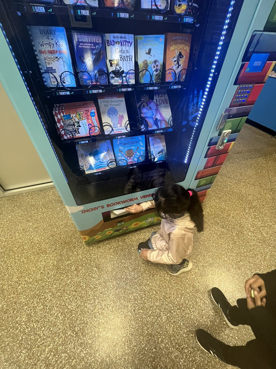 ConnorCougars's tweet photo. Congratulations to Gabby and Uswah from Mrs. Kearneyโs class! They earned 10 character points and received a coin for the book vending machine!! #RPCREADS ๐พ๐#ConnorCougarsCare @rpccougarspta https://t.co/O5K3z3xjb3