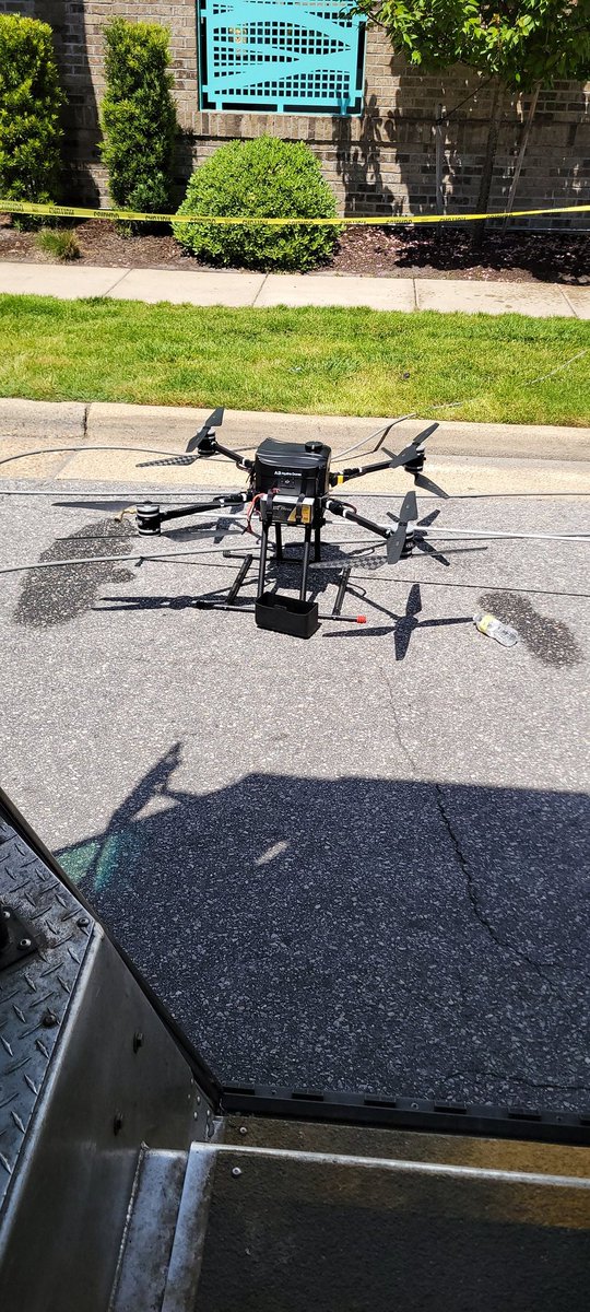 BagwellAerials's tweet photo. Drone in the wild. Pressure washing a building at the oceanfront. Wish it was up in the air. @AquilineDrones
#drone #droneoftheday #drones #dronestagram #dronesdaily #drones4life #droneshots #dronephotography #droneoftheday #dronepilot #part107 #waiver #seenfromadrone https://t.co/WJ9HY4teMq