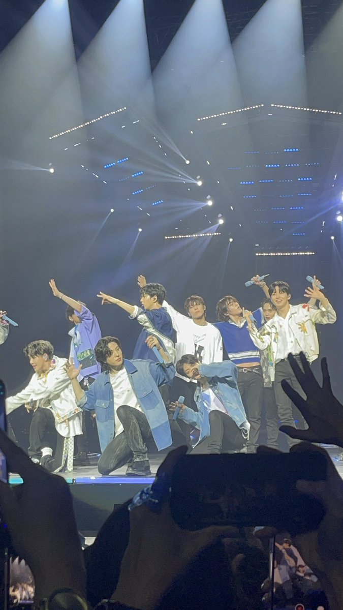 KimYurianne's tweet photo. [23.04.15] HELLO 👋🏻 in 🇵🇭 
ANOTHER MEMORABLE NIGHT✨
고마워 @treasuremembers 💙💎 #HELLO_TOUR_IN_MANILA #HELLO_TREASUREinManila_D2 #HELLO_TREASUREinManila https://t.co/CoRz5XLfjk