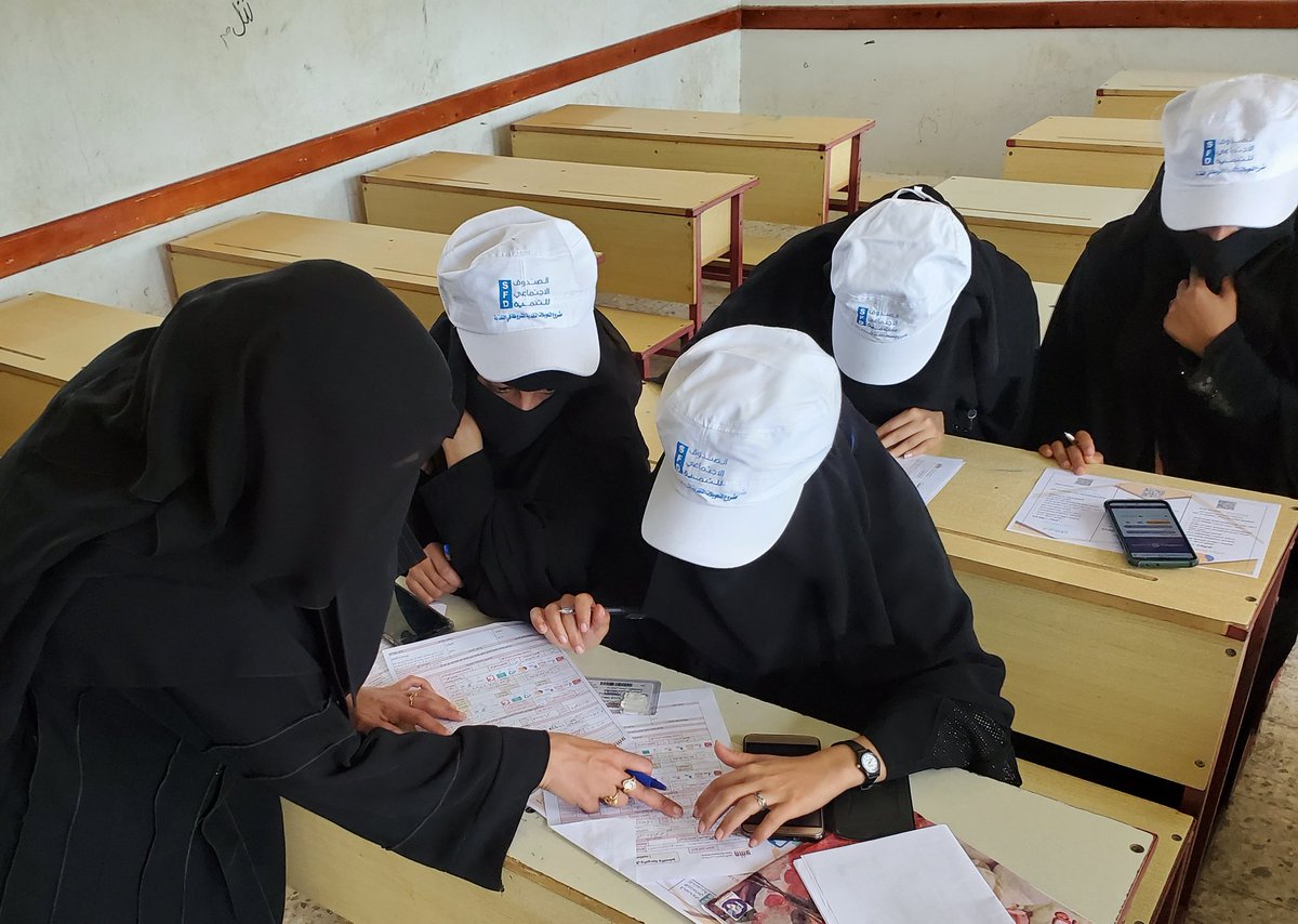 SFDYemen's tweet photo. SFD &amp; @YMNnetwork launched the Electronic Financial Literacy Project #EFLP to harness the use of mobile applications to pay 4 goods &amp; services and foster #Financial_inclusion esp. in villages. phase1 builds on training &amp; motivation to SFD consultants &amp; beneficiaries in Ibb&amp; Hajja https://t.co/cKhvo7Fxf5