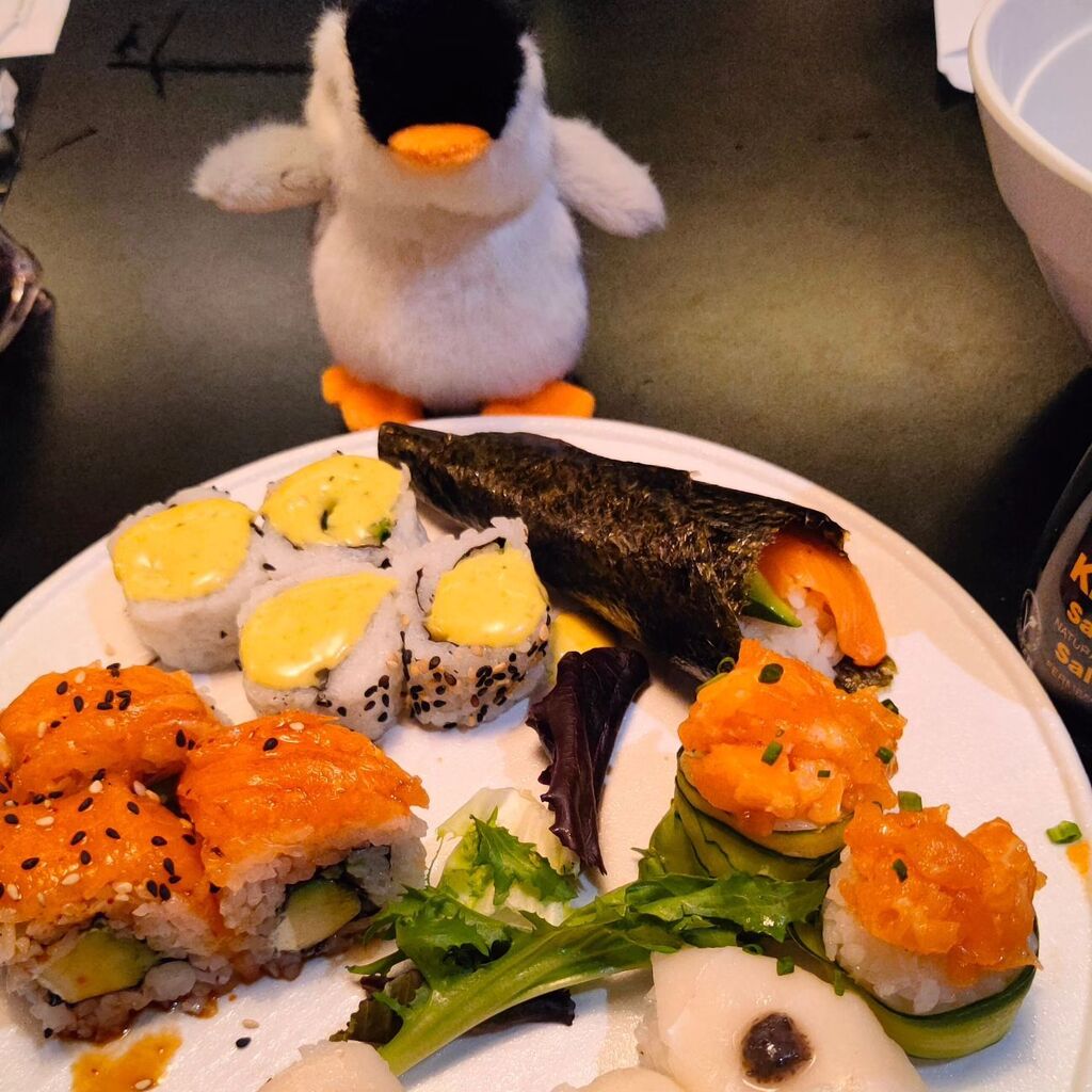 lauratejerina's tweet photo. #Instagram @pelucheando: One thing you absolutely need to know about Endurance is that she LOVES sushi. Yay! 🐧🍣
.
.
.
#Pelucheando #peluche #peluches #softtoys #softies #plush #plushie #plushies #instaplushies #plushiesofinstagram #instatoys #traveltoys #cute #kawaii #plushi… https://t.co/M0Ip2Cos3c