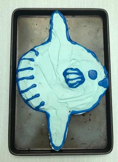 2 years ago today I defended my dissertation! To commemorate I want to see your defense cakes!
Shoutout to awesome friends from my grad programs who made a loach for my PhD and a stingray for my MS!
I only found photos from one defense cake I made, a Mola for a thesis defense!