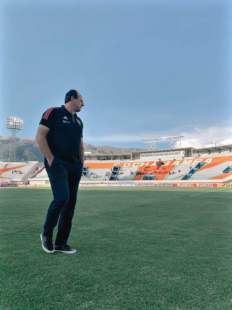 rxdrigonestor's tweet photo. Diniz, Crespo e Ceni. apenas na era casares, três bons treinadores queimados pelo sistema viciado de fracassos que o São Paulo vive, muito além do campo. o último é o maior ídolo da história da instituição, ou um dos. e nem assim superou a desgraçada máquina de moer o clube. + https://t.co/wUafKkPngU