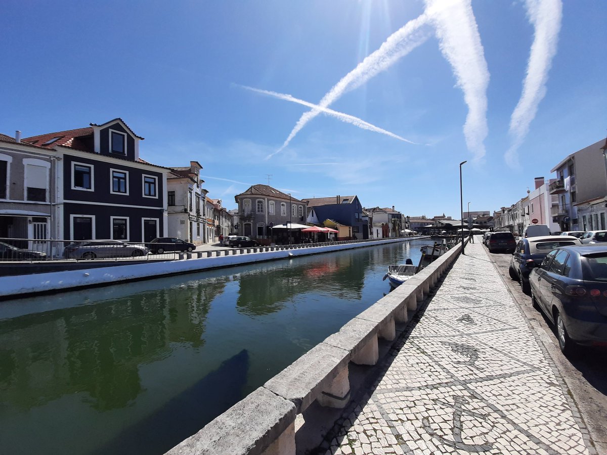ASHursthouse's tweet photo. With fascinating science providing the excuse to visit, Aveiro in spring sunshine is a delight! @CER_UWS visiting @CESAM_Univ as part of a new PhD programme @UniWestScotland https://t.co/mVdoBXWqmq
