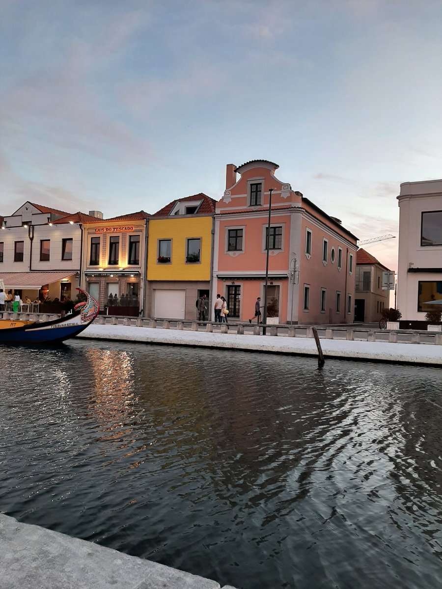 ASHursthouse's tweet photo. With fascinating science providing the excuse to visit, Aveiro in spring sunshine is a delight! @CER_UWS visiting @CESAM_Univ as part of a new PhD programme @UniWestScotland https://t.co/mVdoBXWqmq