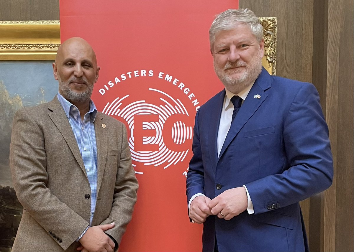 AngusRobertson's tweet photo. Huge thanks to @decappeal for showcasing their lifesaving work in Ukraine, and elsewhere. The Scottish Government is proud to support the Disasters Emergency Committee. Donate to the DEC via https://t.co/YkYW3dDBiZ https://t.co/LpRhOQ7NWe