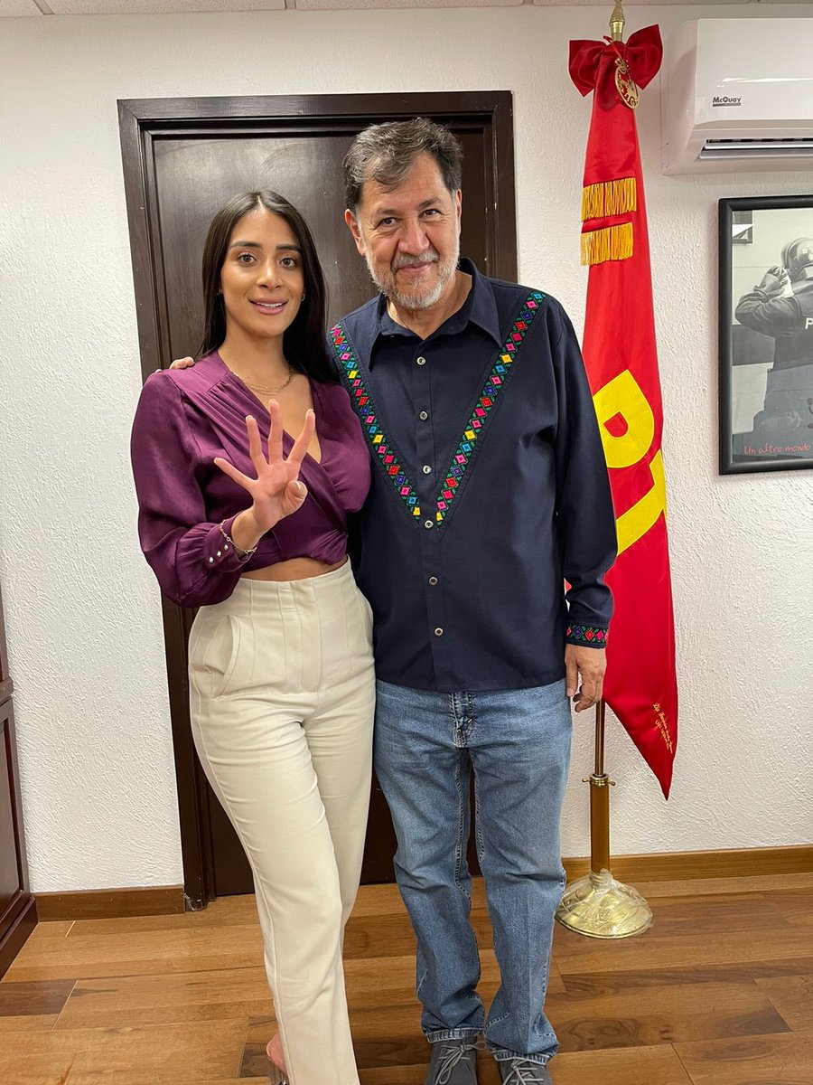 Aquí el primer aspirante presidencial que se animó a entrarle al  #CharroPolíticoPodcast. Gracias Dip. @fernandeznorona por su apertura. 📢 ¿Quién  es el siguiente?