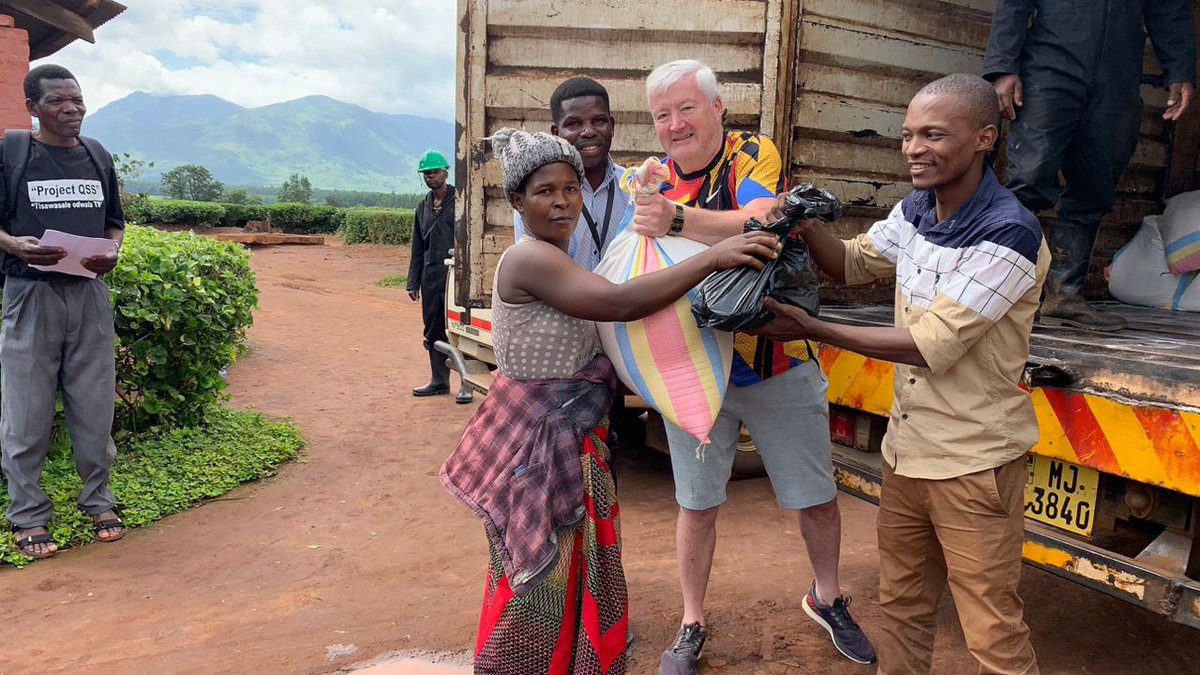 EPM_Limited's tweet photo. Last week our members of staff took their time to donate food and non-food items worth over K2,500,00 to the Cyclone Freddy survivors in Traditional Authority Njema in Mulanje district. https://t.co/o8vi5jDRPV #epm #malawitea #bettercommunities https://t.co/UCFJ5seUym