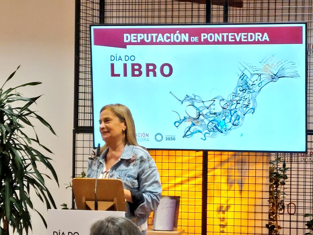 📚 #DíadoLibro

<a href="/carmelasilva/">Carmela Silva</a> remata asegurando: "A grande acollida que ten sempre a @escoladeletra revela que á xente impórtalle a cultura e quere formar parte dela. Amais o fai presumindo da nosa lingua que nos constrúe como pobo"