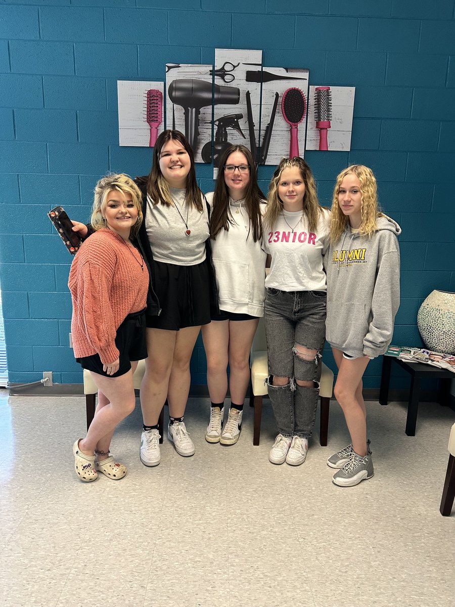 GlimpseofGHS's tweet photo. Cosmetology students took a field trip to TCAT Morristown!! https://t.co/vMpuCpSPuU